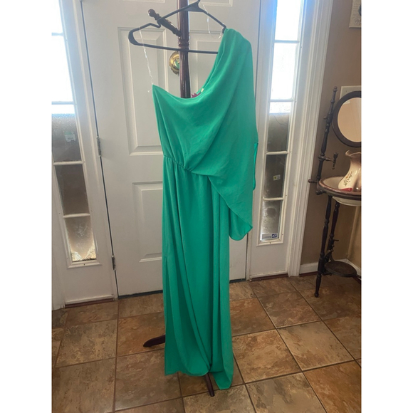 Tyche Dresses & Skirts - Women's Tyche Green One Shoulder Maxi Dress L